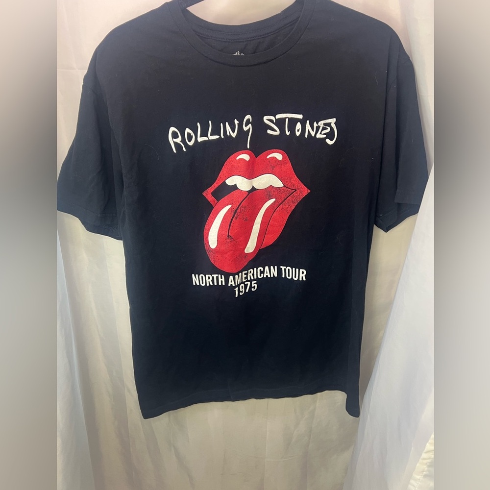 MENS ROLLING STONES CONCERT T SHIRT.... SIZE LARGE Great Condition And Color